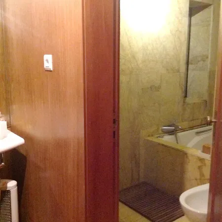 2 Bedrooms House With Furnished Garden And Wifi At 6 Km Away From The Beach בית נופש *