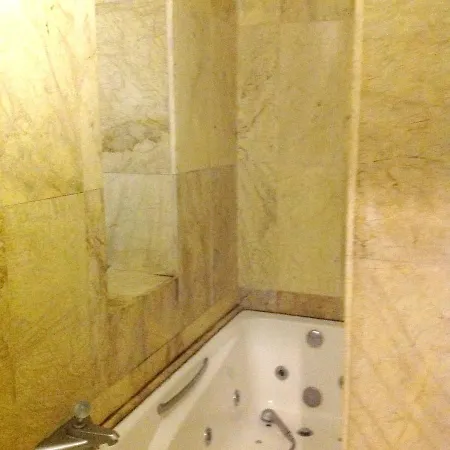 2 Bedrooms House With Furnished Garden And Wifi At 6 Km Away From The Beach בית נופש *